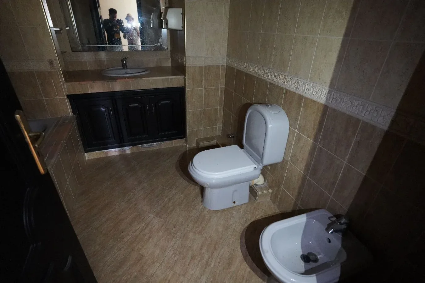 bel appartement à vendre à tanger 1èr étage ، 336 mètres 5 chambres 2 salon bel appartement à vendre à tanger 1èr étage ، 336 mètres 5 chambres 2 salon