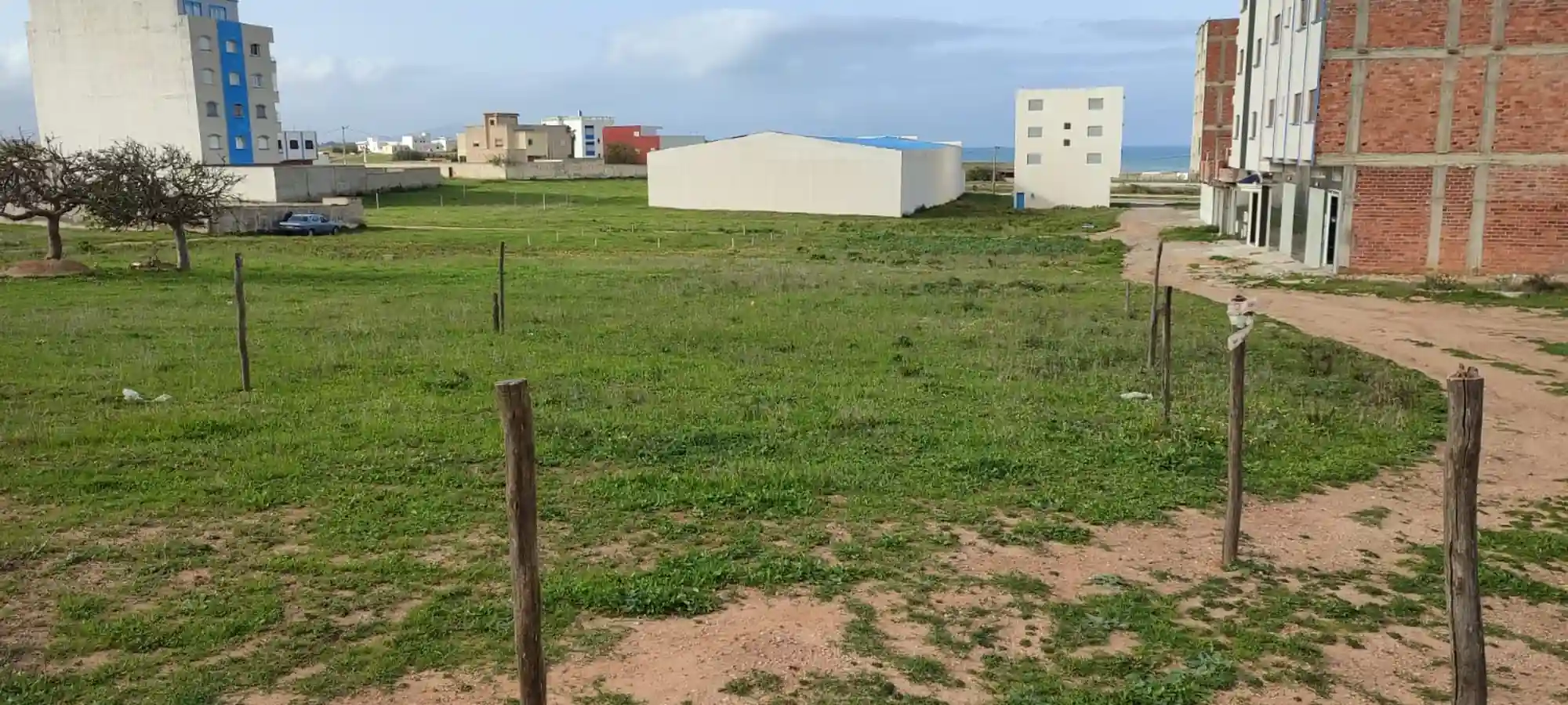 Terrain à vendre à Azla, portefeuille, 76 mètres , équipé d'eau et d'électricité Terrain à vendre à Azla, portefeuille, 76 mètres , équipé d'eau et d'électricité