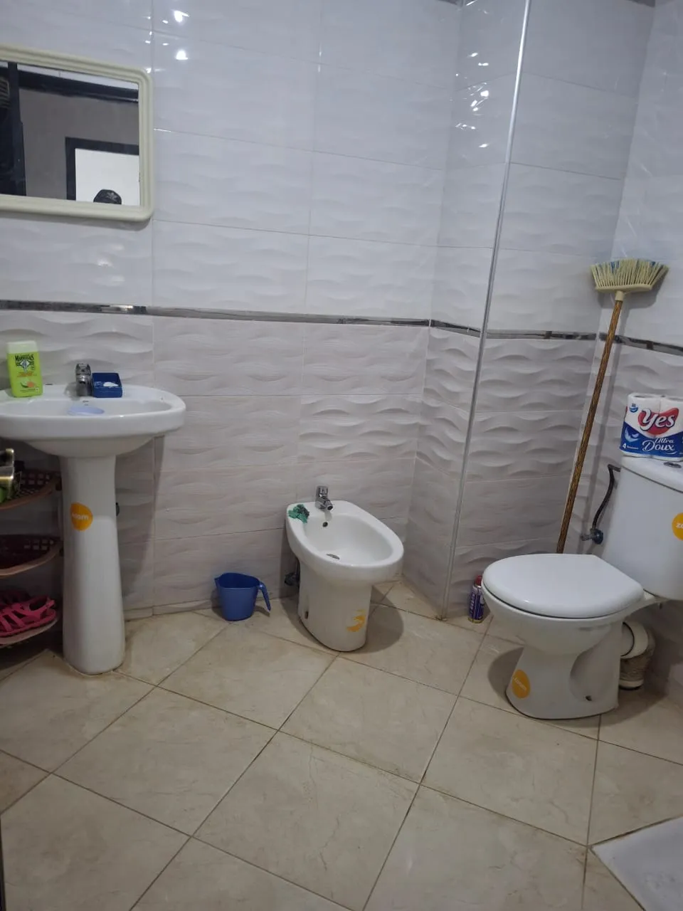 Appartement à vendre à Oued El Lou, 85 m², deux façades, situé au 3ᵉ étage. Appartement à vendre à Oued El Lou, 85 m², deux façades, situé au 3ᵉ étage.