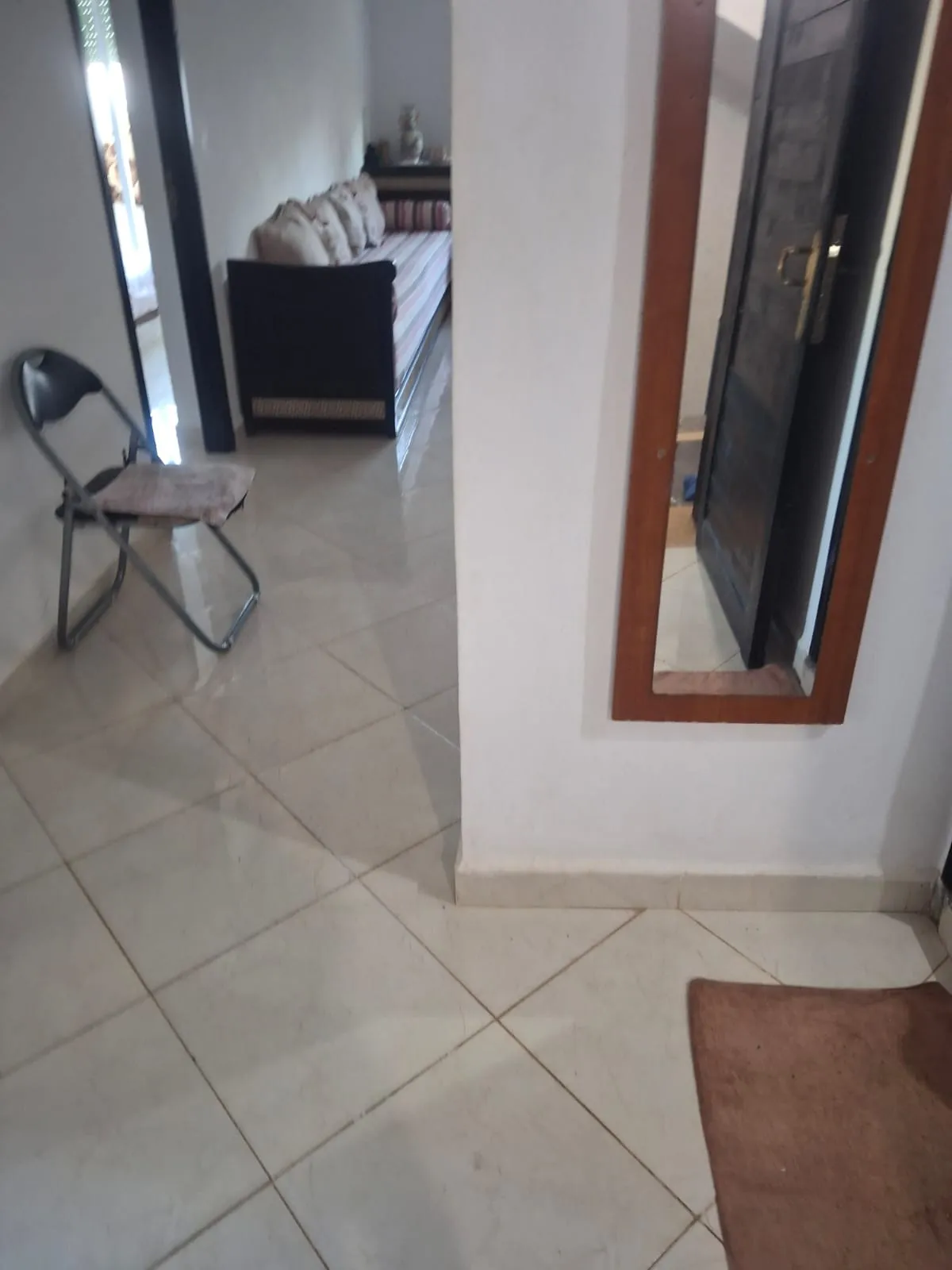 Appartement à vendre à Oued El Lou, 85 m², deux façades, situé au 3ᵉ étage. Appartement à vendre à Oued El Lou, 85 m², deux façades, situé au 3ᵉ étage.