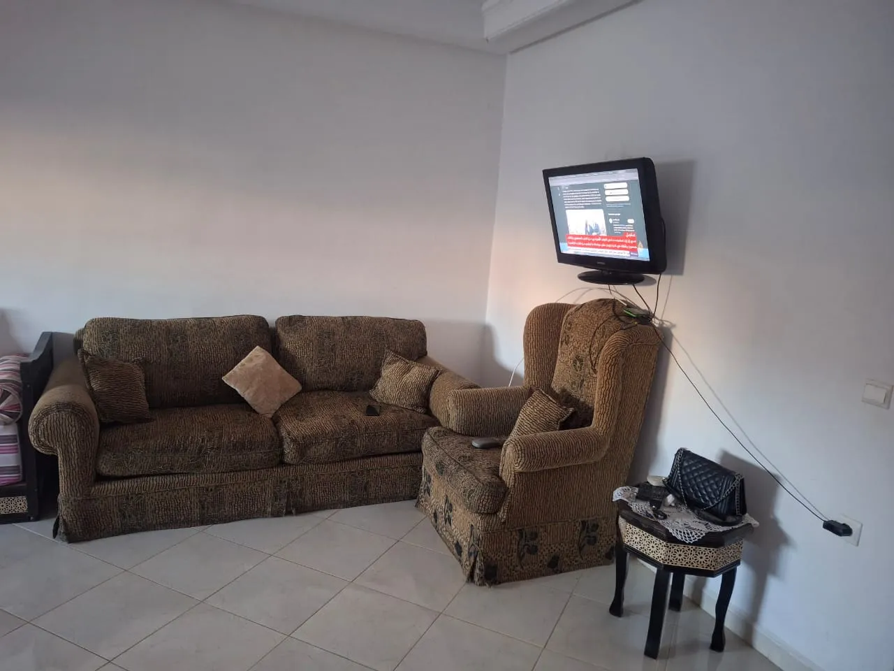 Appartement à vendre à Oued El Lou, 85 m², deux façades, situé au 3ᵉ étage. Appartement à vendre à Oued El Lou, 85 m², deux façades, situé au 3ᵉ étage.