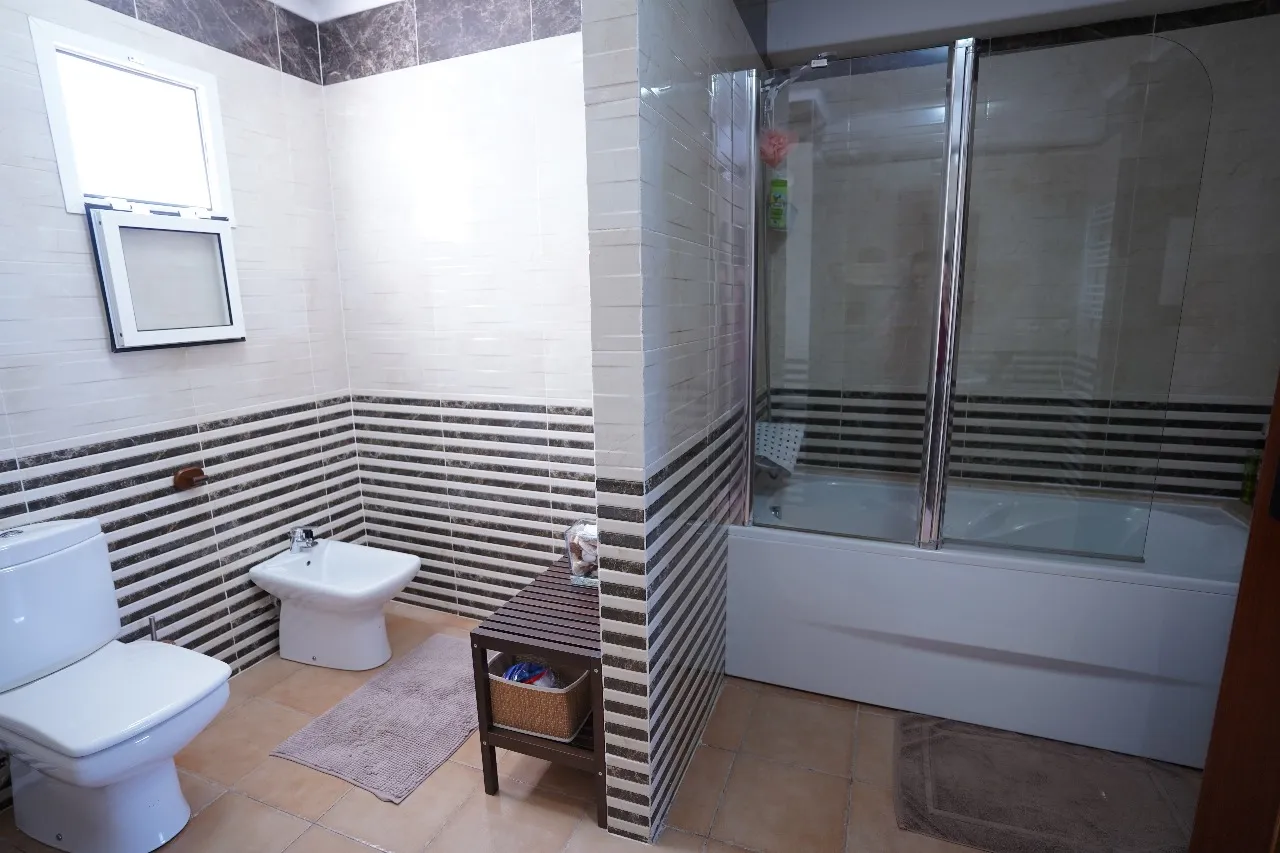 Appartement à Louer Résidence à kabila vista avec Piscine, Parking — 3 Chambres + Salon Climatisé Appartement à Louer Résidence à kabila vista avec Piscine, Parking — 3 Chambres + Salon Climatisé